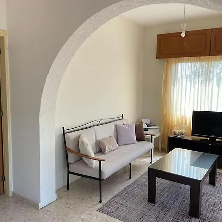 Minouthkia House Apartman *